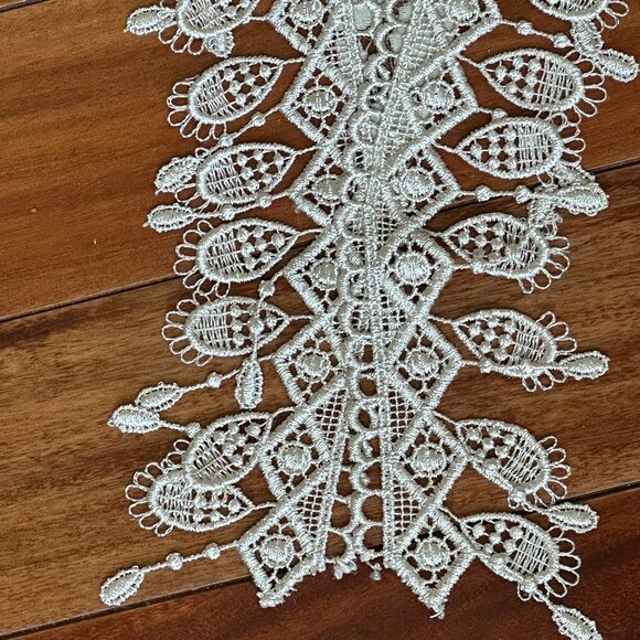 CHICO'S LACE WEAVE FASHION SCARF:PRE-OWNED  EXCELLENT CONDITION. IVORY - Picture 13 of 15